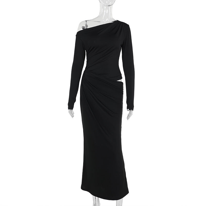 Schmal geschnittenes Plisseekleid mit schrägen Schultern und ausgehöhlten Ärmeln für Damen