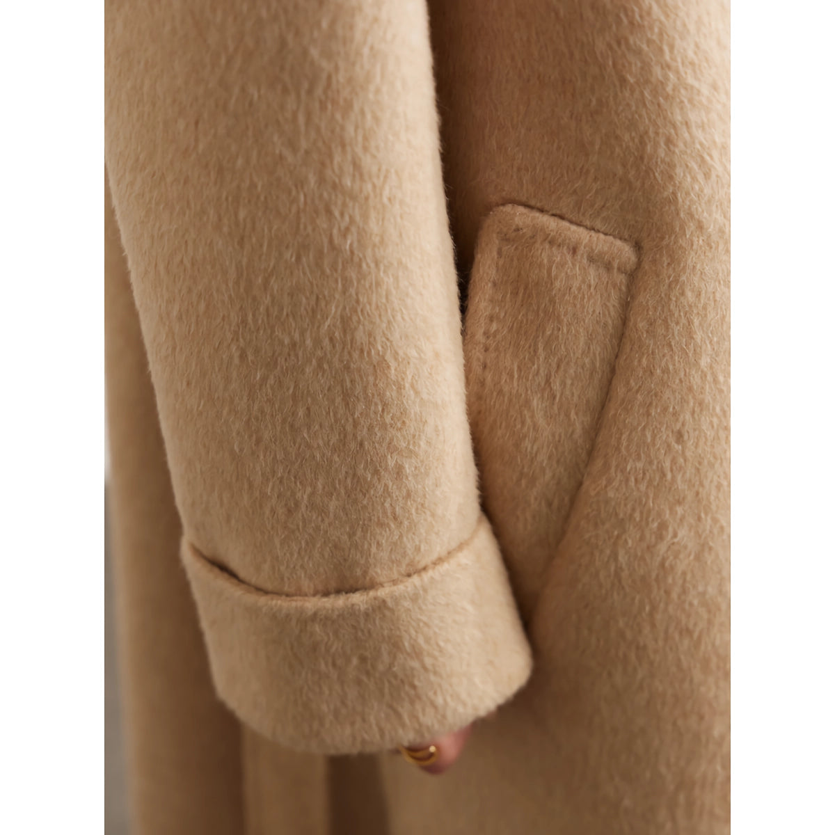 Minimalistischer Damen Wollmantel mit Schnürgürtel – elegant und warm