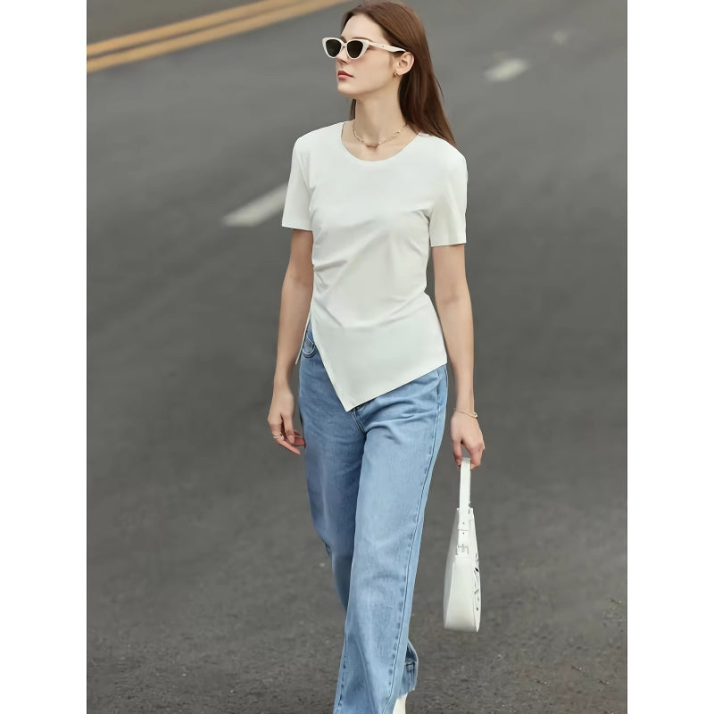 Minimalistisches asymmetrisches Kurzarm-T-Shirt mit Rundhalsausschnitt