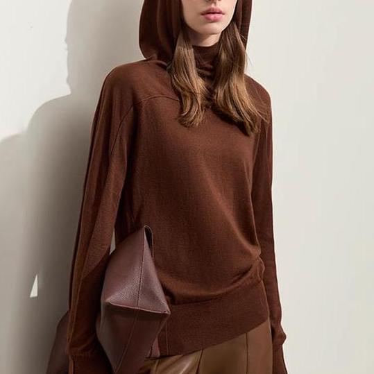 Minimalistischer Slim-Fit-Pullover mit Kapuze