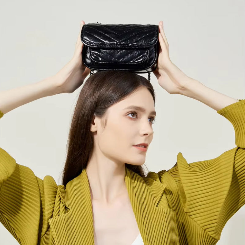 Kleine quadratische Umhängetasche aus echtem Leder