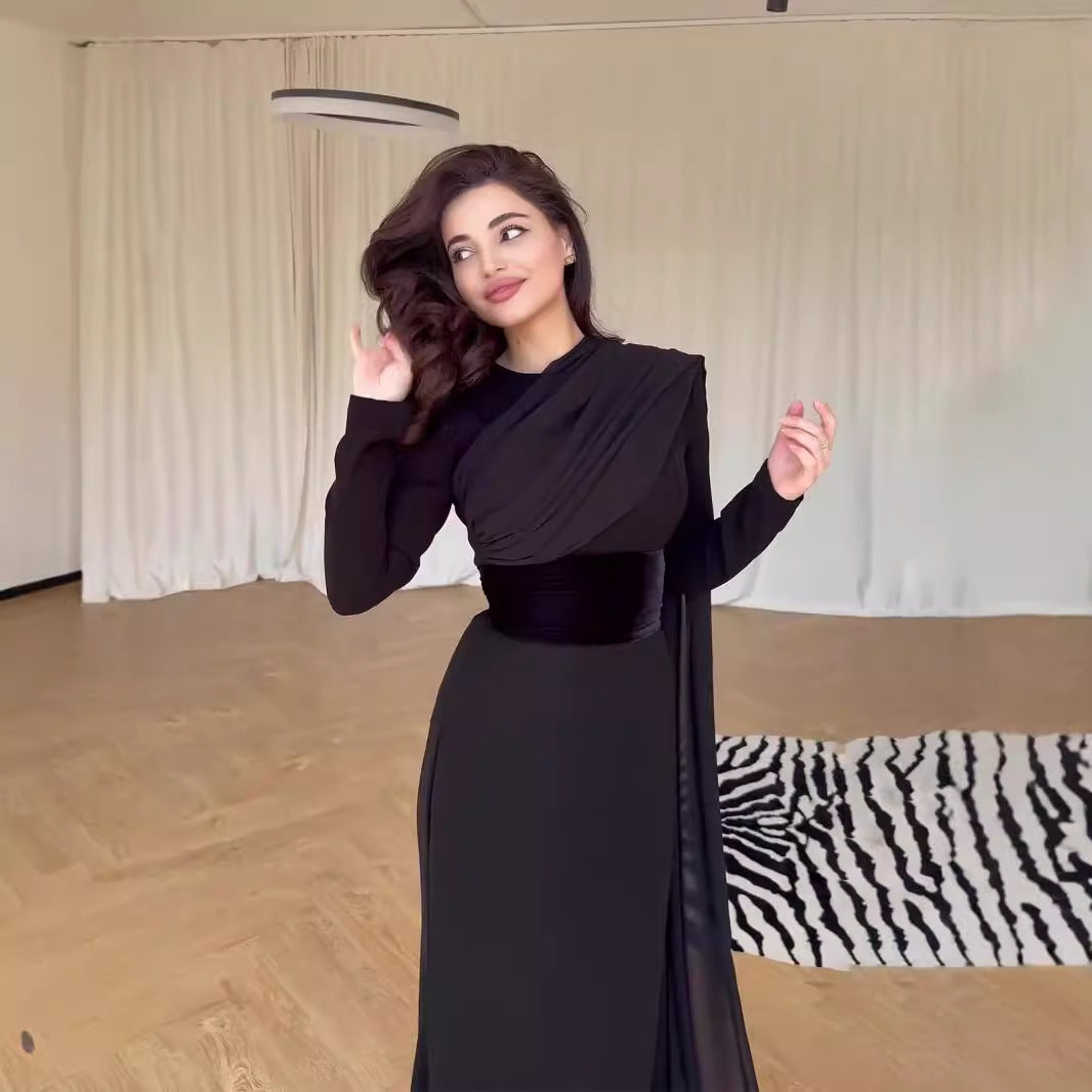 Vestido chal de terciopelo con costuras y mangas largas a la moda