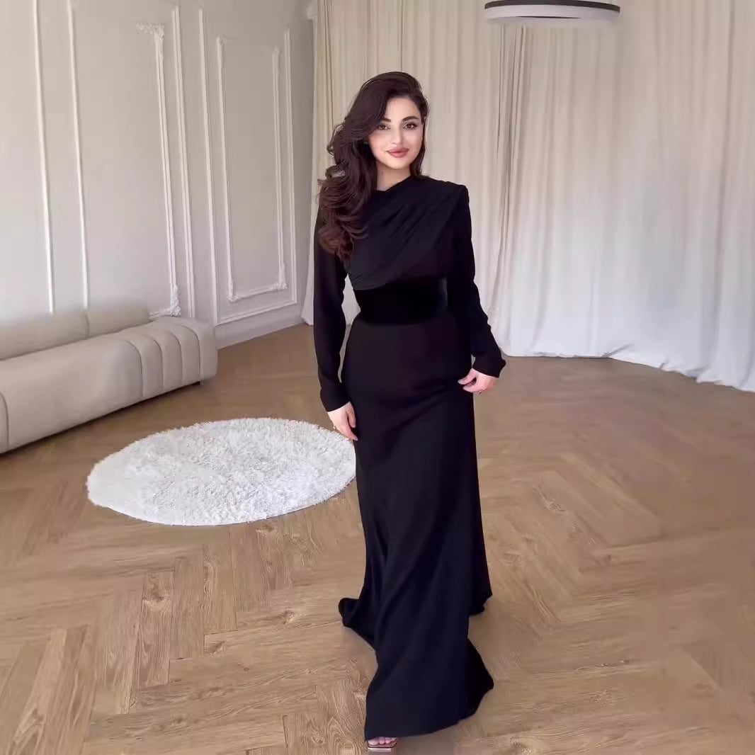 Vestido chal de terciopelo con costuras y mangas largas a la moda