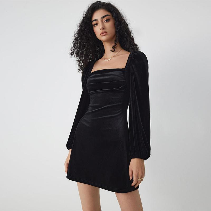Vestido mini ajustado de terciopelo con escote cuadrado y manga larga para mujer