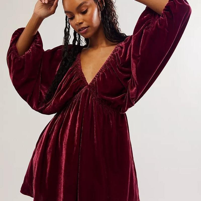 Vestido mini retro de terciopelo con escote en V y mangas abullonadas