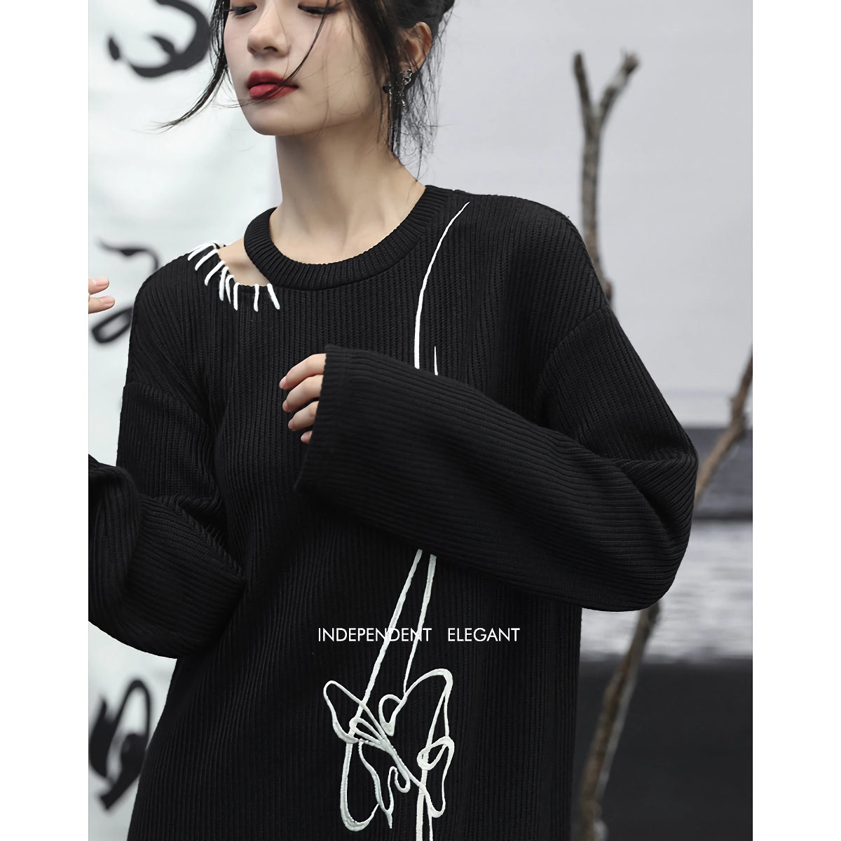 Schickes schwarzes Strickpulloverkleid mit Stickerei für Damen