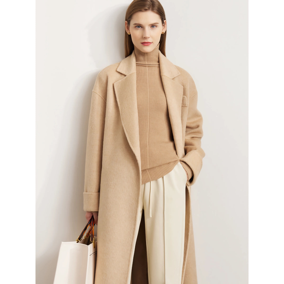 Minimalistischer Damen Wollmantel mit Schnürgürtel – elegant und warm