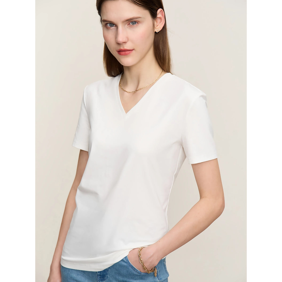 Minimalistisches besticktes Damen-T-Shirt mit V-Ausschnitt