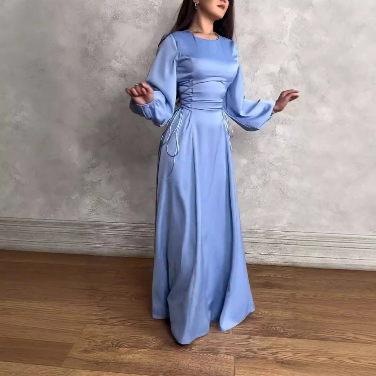 Vestido ajustado de manga larga y color liso con cuello redondo