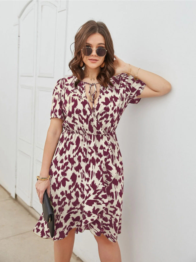 Vestido estampado con escote en V y manga corta de moda informal