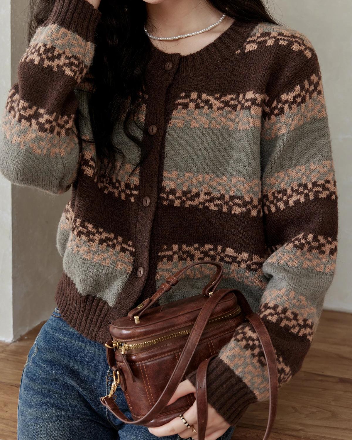 Gestreifte Strickjacke im Retro-Stil