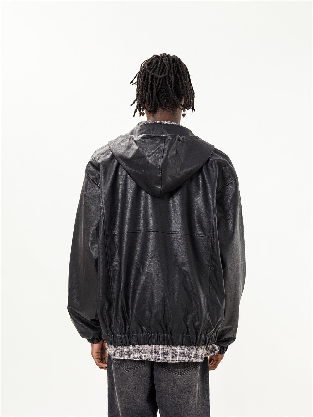 Chaqueta de cuero con capucha estilo motociclista oscuro para hombre