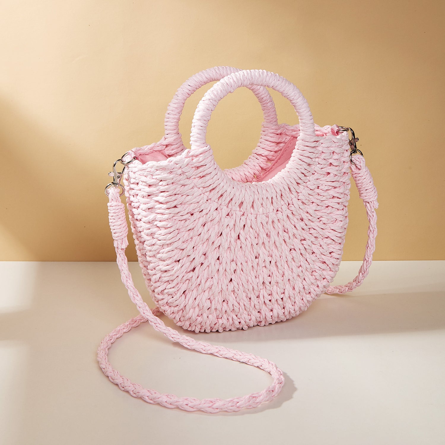 Bolso de playa para mujer tejido en paja con forma de media luna