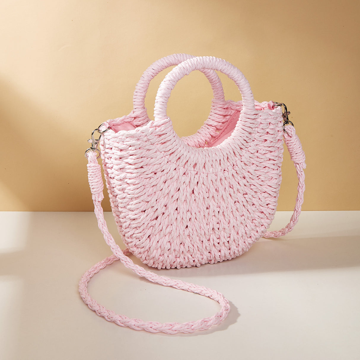 Bolso de playa para mujer tejido en paja con forma de media luna