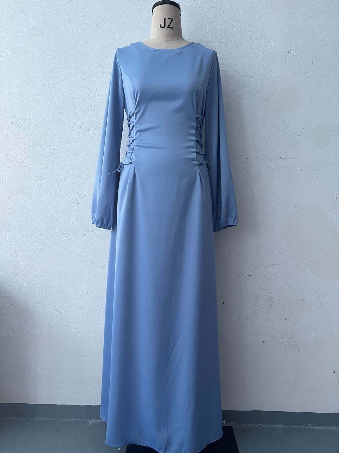 Vestido ajustado de manga larga y color liso con cuello redondo