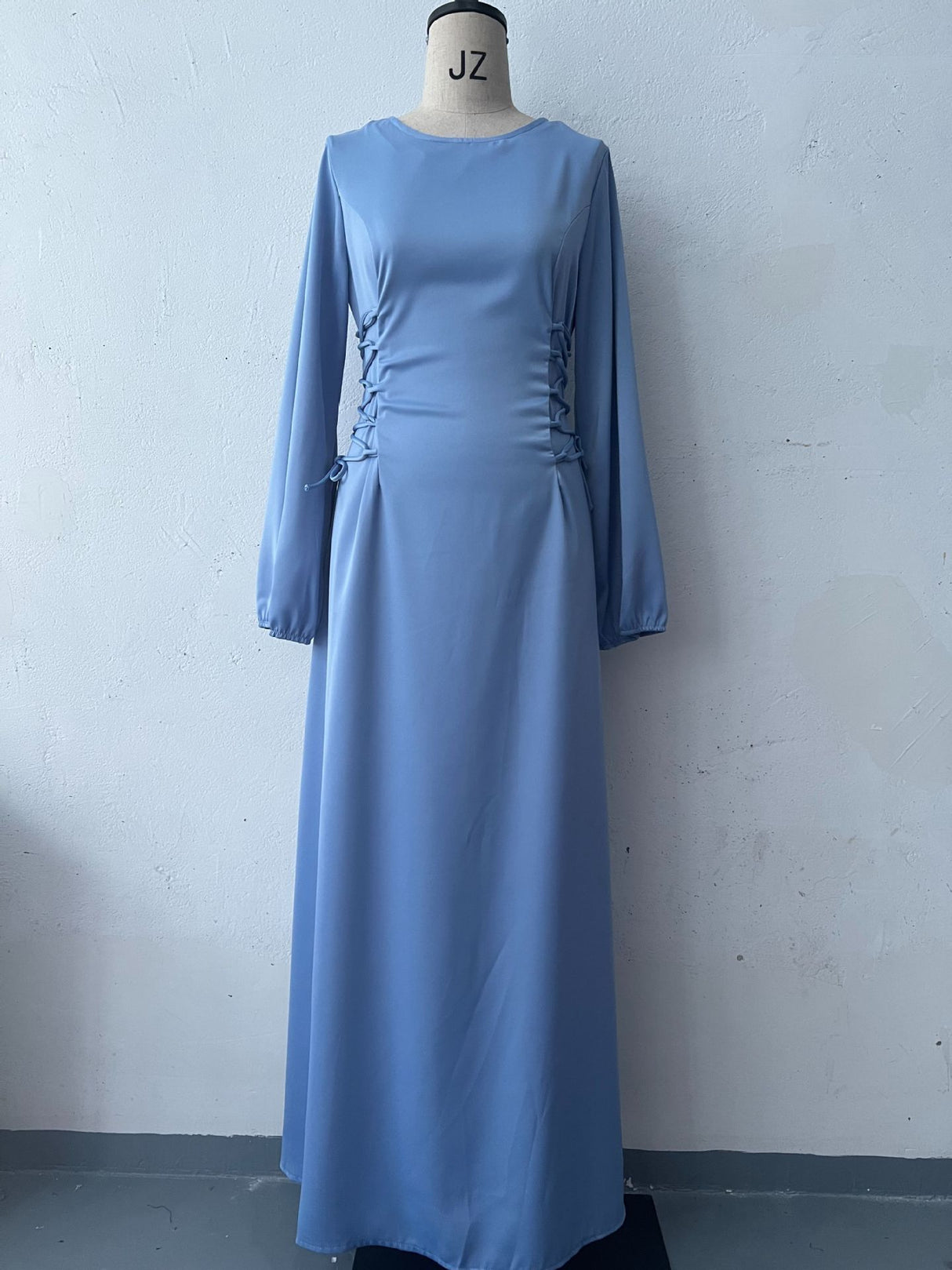 Vestido ajustado de manga larga y color liso con cuello redondo