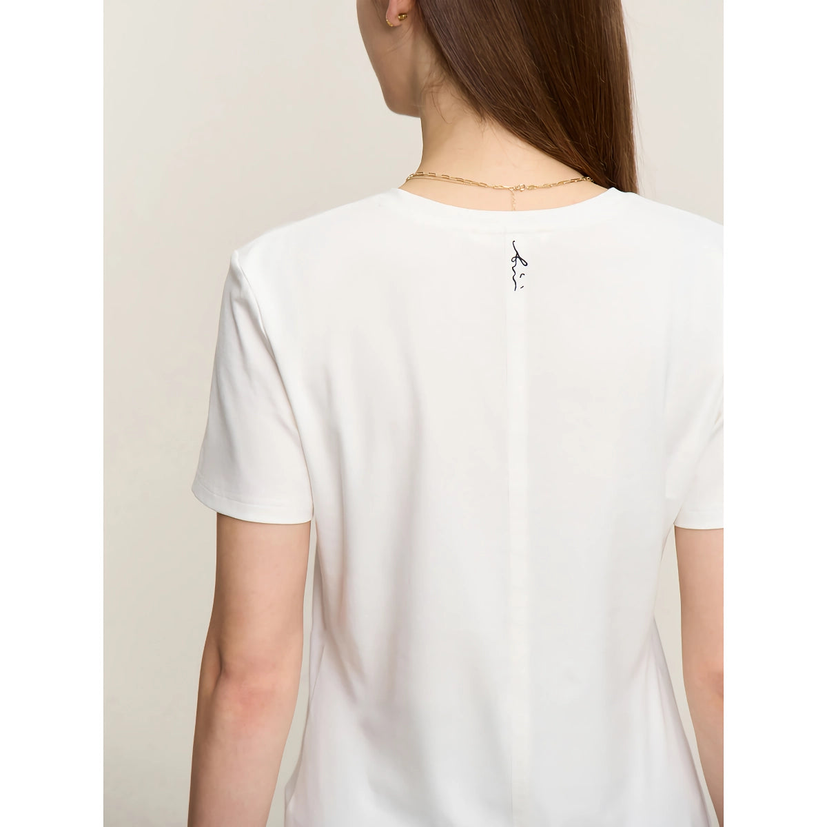 Minimalistisches besticktes Damen-T-Shirt mit V-Ausschnitt