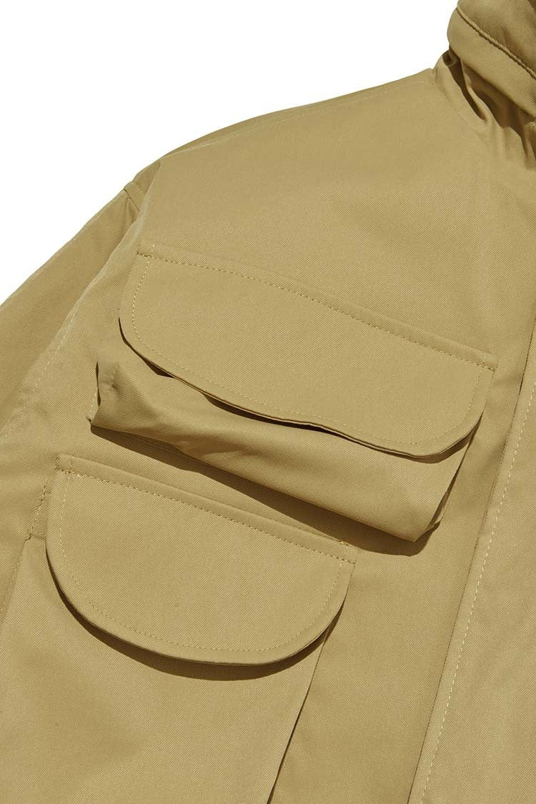 Funktioneller Arbeitsmantel mit mehreren Taschen und lockerem, warmem Stehkragen