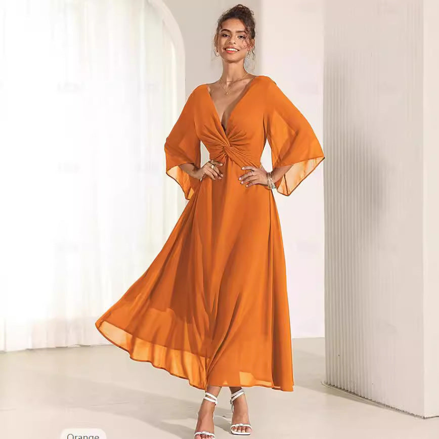 Vestido extra largo con escote en V y mangas acampanadas en color liso