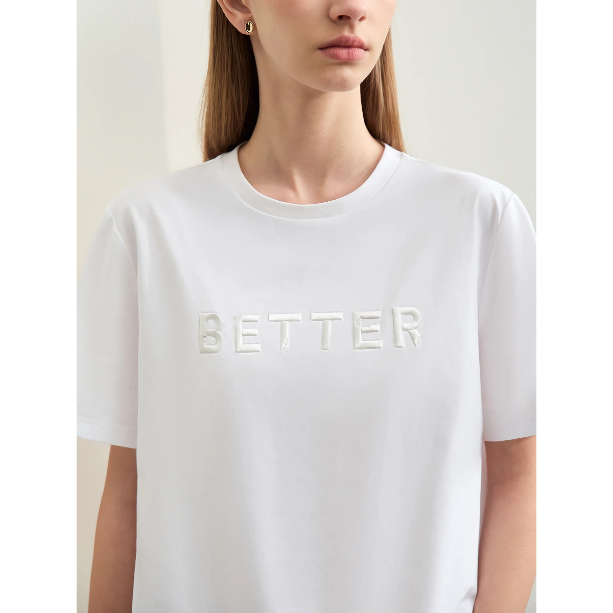 Minimalistisches kurzärmliges besticktes Baumwoll-T-Shirt für Damen