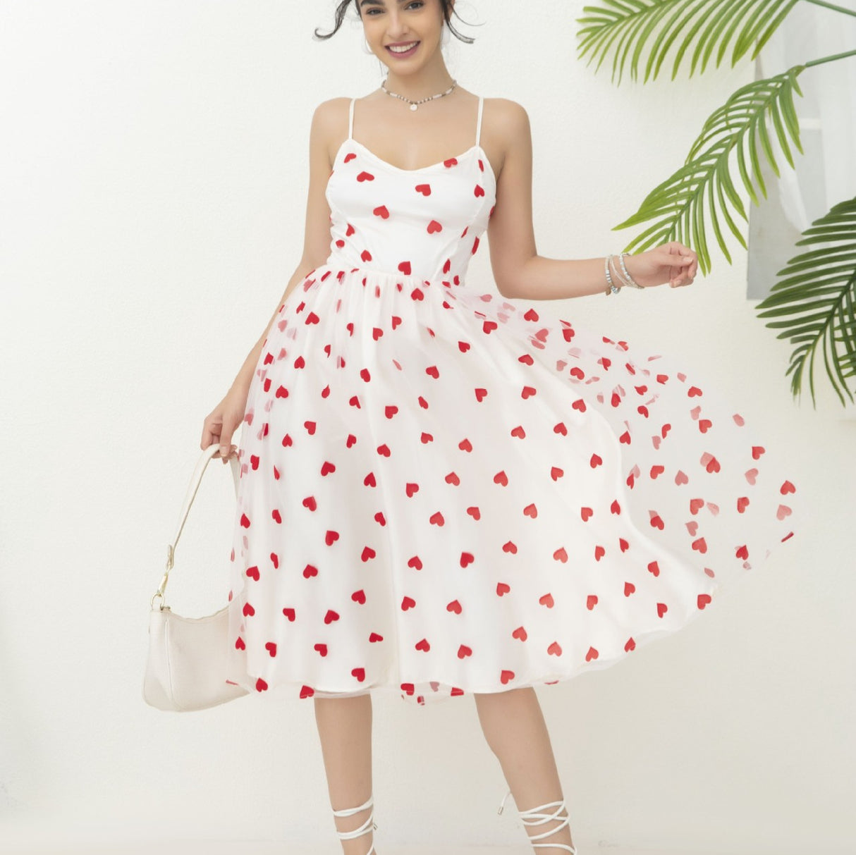 Vestido dulce de malla con flocado en color melocotón y exquisito corazón de Niche