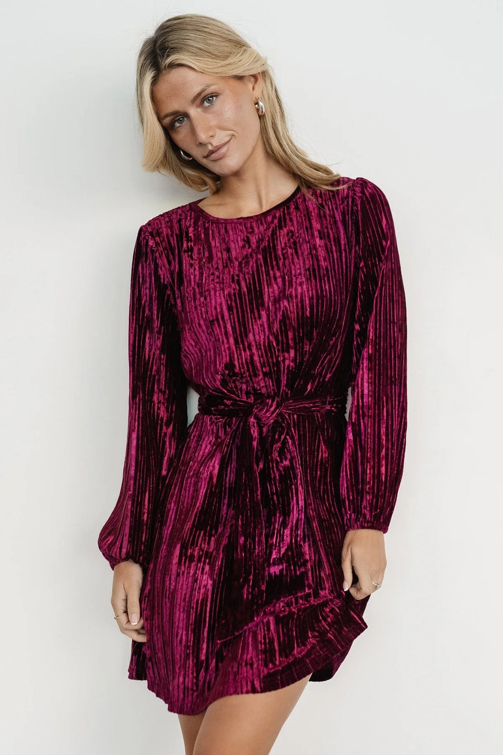 Elegante vestido de terciopelo de manga larga