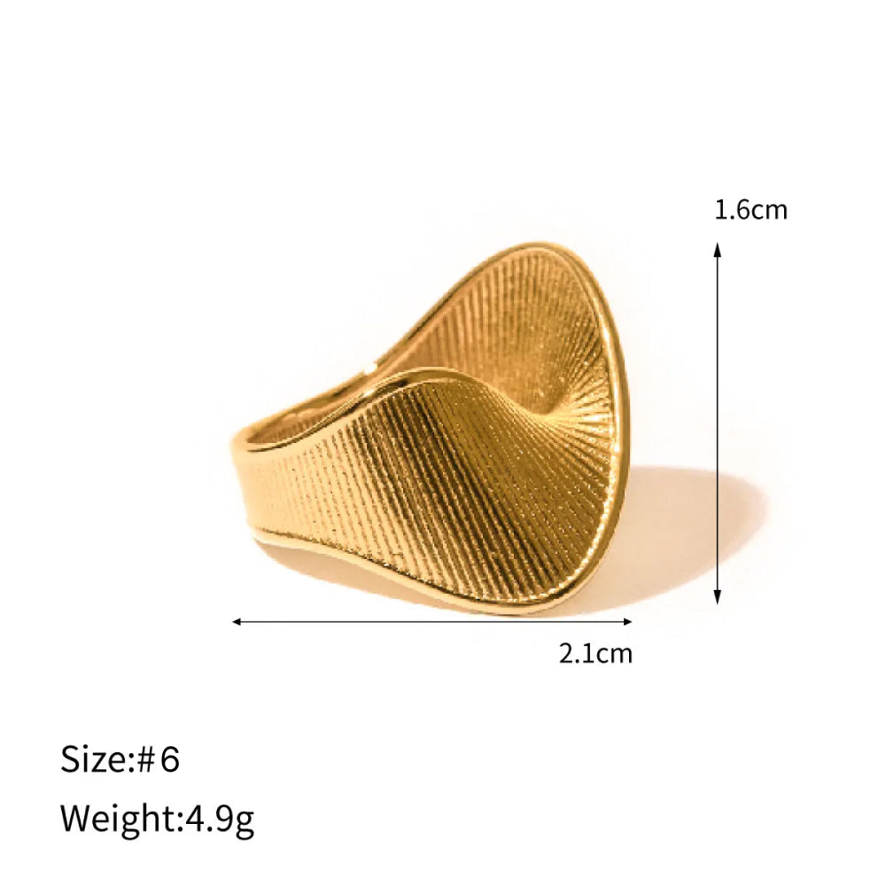 Minimalistischer Torsionsring aus 18 Karat vergoldetem Edelstahl