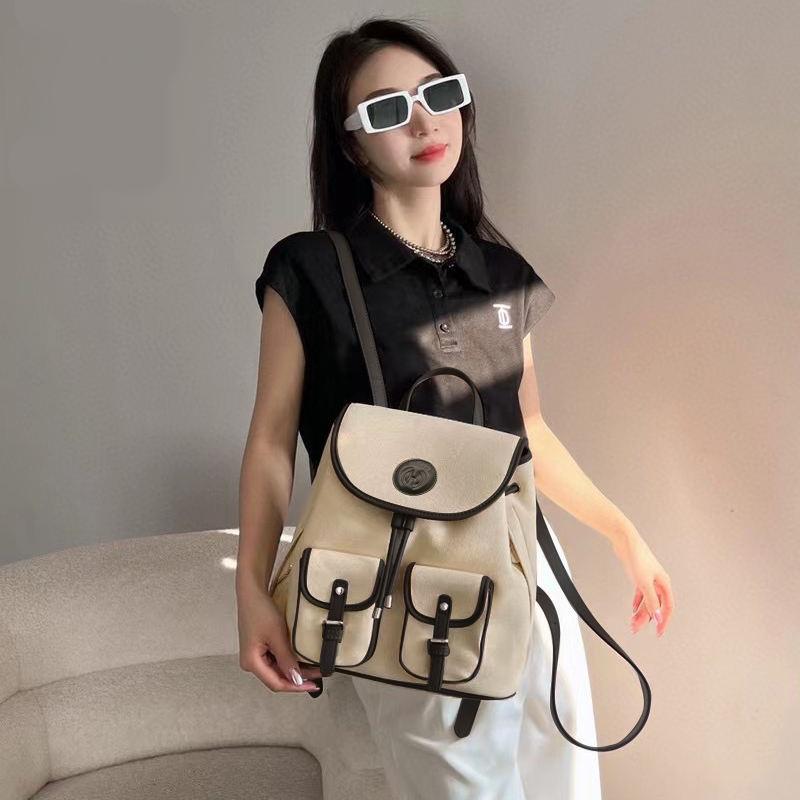 Mochila de piel sintética suave para mujer