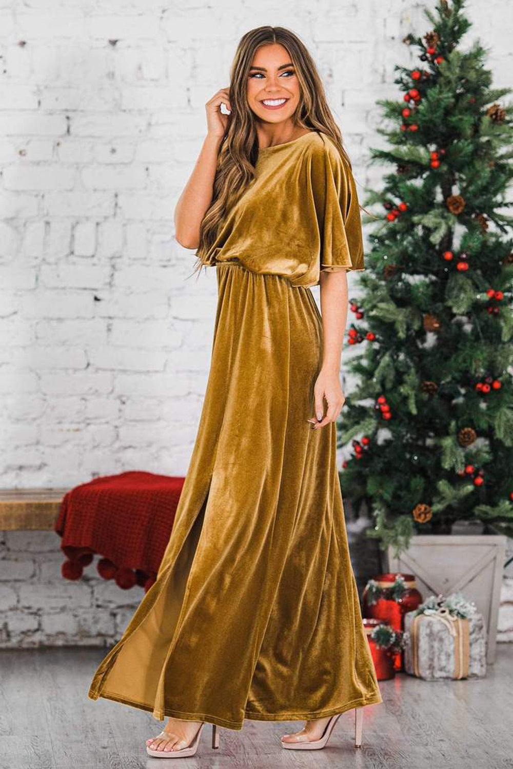 Vestido elegante de verano de terciopelo dorado con cuello redondo y abertura alta para mujer