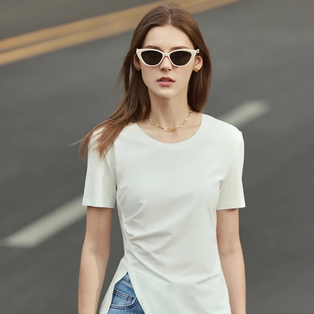 Minimalistisches asymmetrisches Kurzarm-T-Shirt mit Rundhalsausschnitt