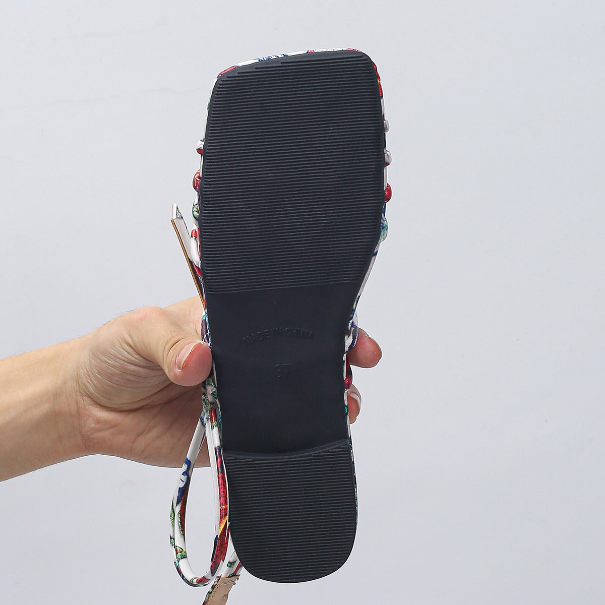 Flache Sommersandalen mit Knöchelriemen für Damen