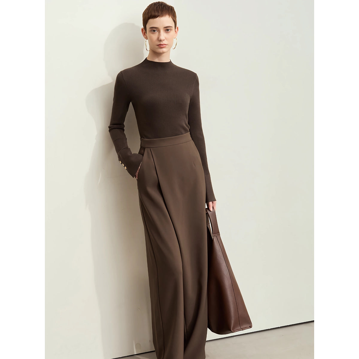 Minimalistischer Rollkragenpullover mit geschlitzten Bündchen und Metallschnalle für Damen