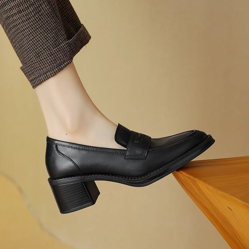 Zapatos de salón clásicos de piel auténtica con tacón cuadrado