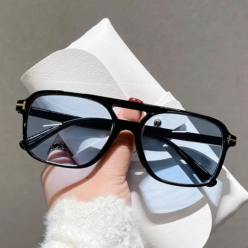 Gafas de sol de moda con remaches cuadrados
