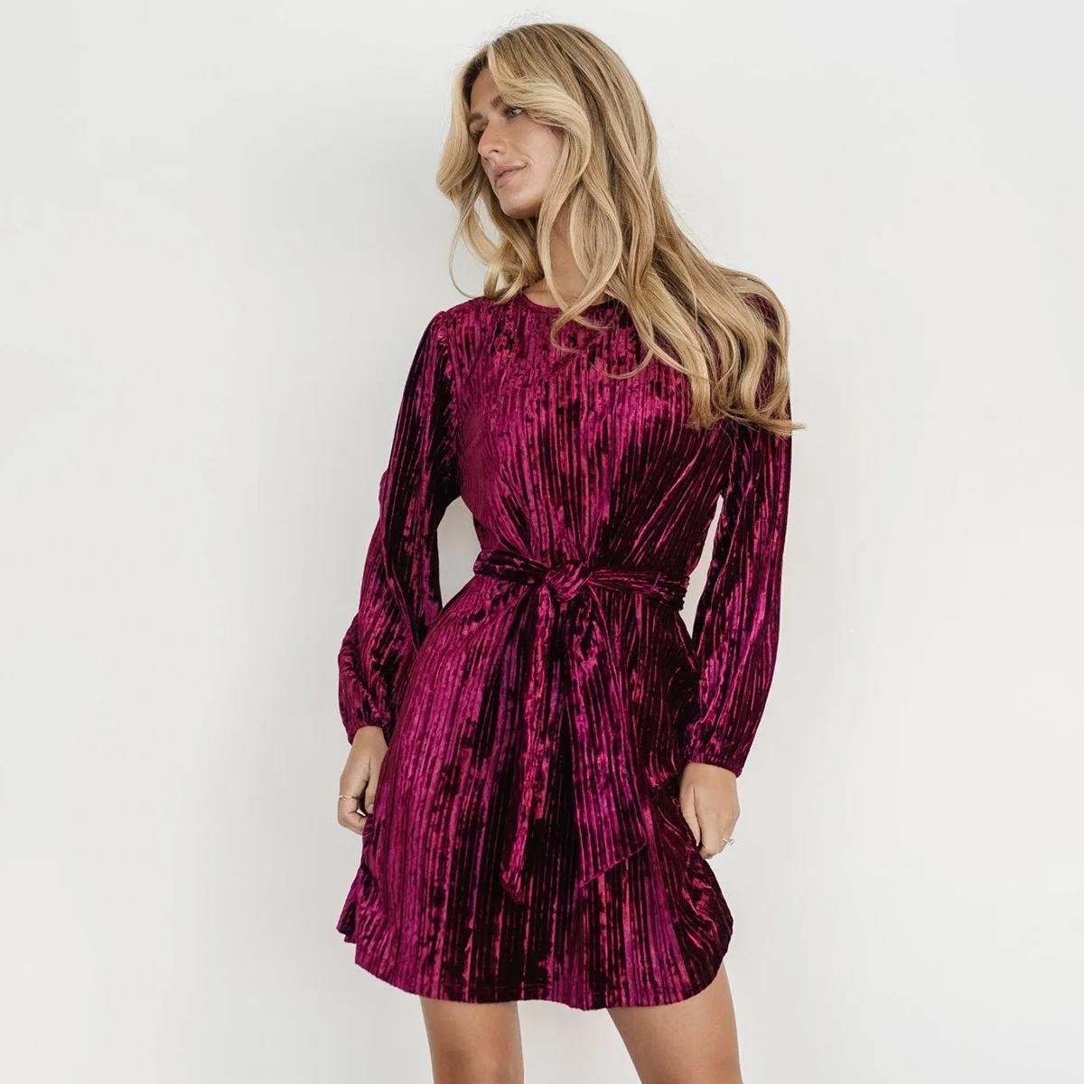 Elegante vestido de terciopelo de manga larga