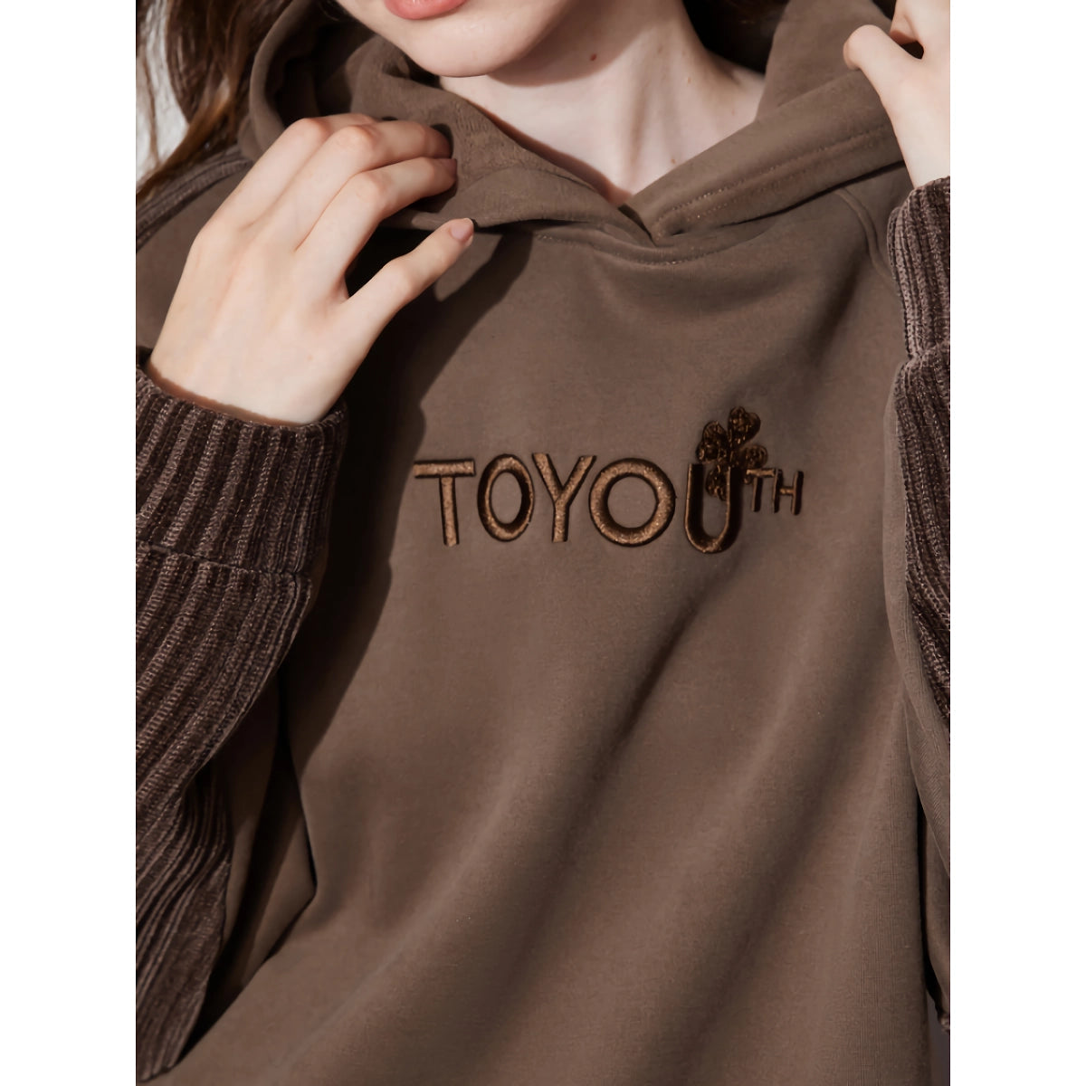 Damen-Kapuzenpullover aus Fleece mit Stickerei