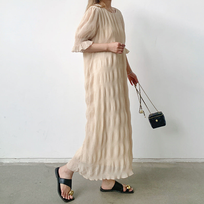 Vestido de mujer con textura plisada, suave y elegante