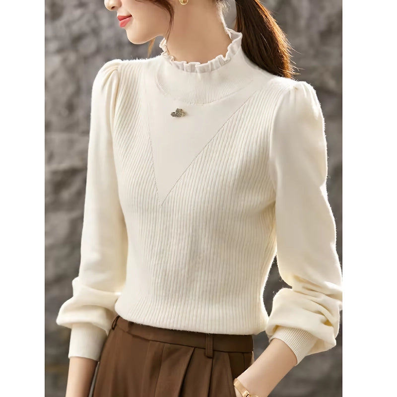 Eleganter Strickpullover mit Puffärmeln und Love-Brosche