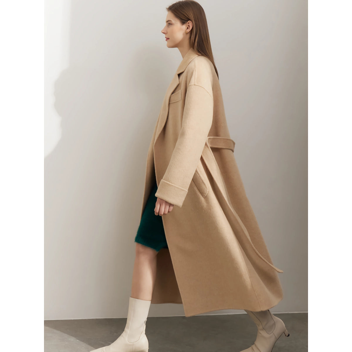 Minimalistischer Damen Wollmantel mit Schnürgürtel – elegant und warm