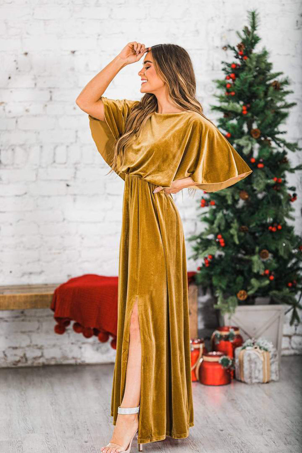 Vestido elegante de verano de terciopelo dorado con cuello redondo y abertura alta para mujer