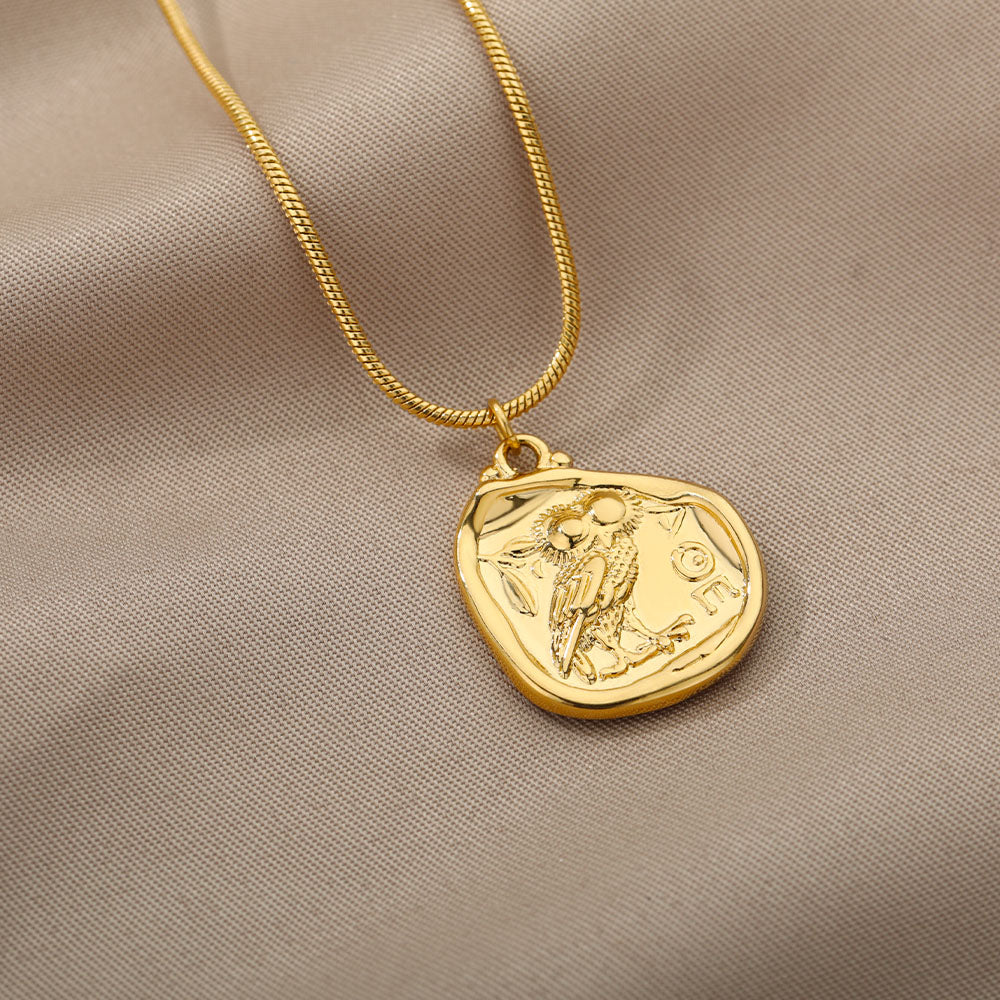Collar con colgante de búho dorado para mujer