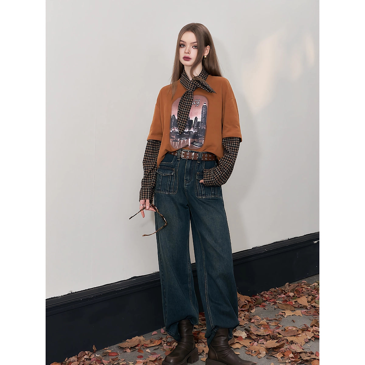 Herbstliches, grafisches, gespleißtes T-Shirt für Damen