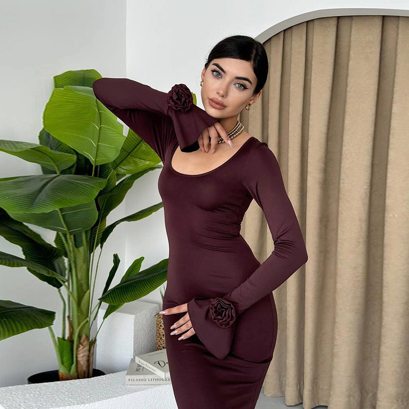 Vestido de mujer de manga larga con cuello redondo y rosas