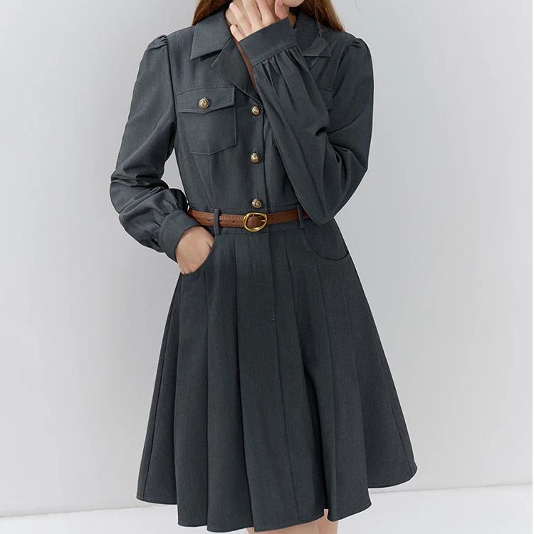 Elegantes graues Bürodamen-Kostümkleid mit Gürtel