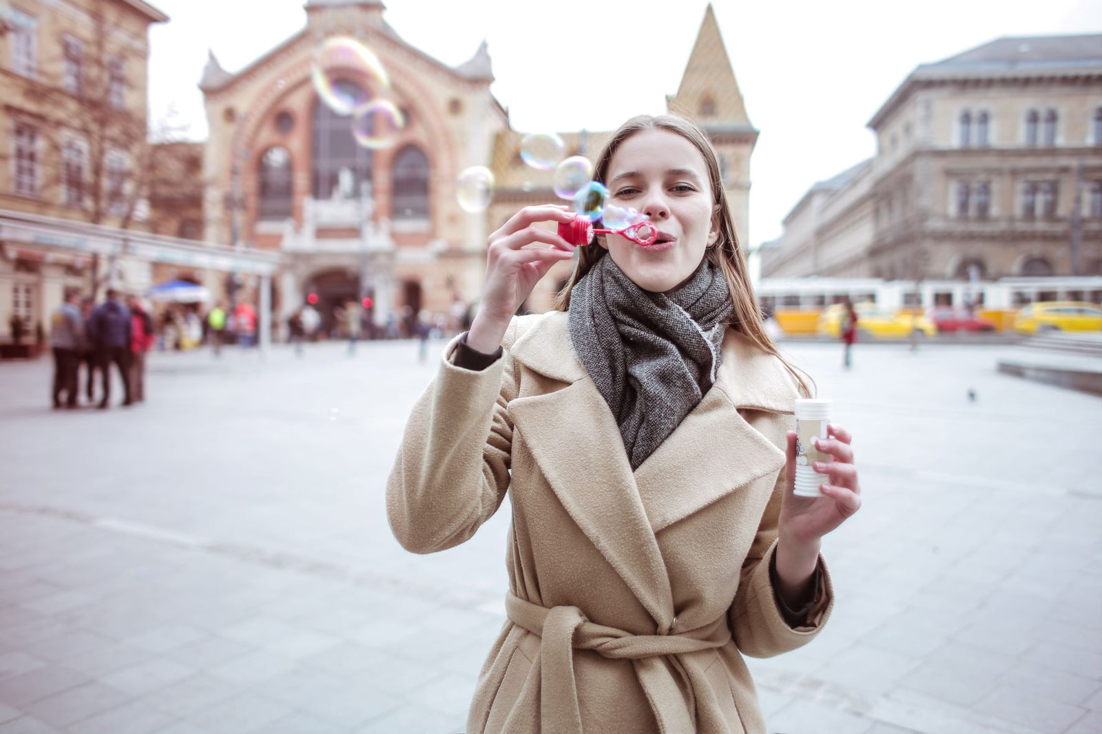 Wear scarves and wraps in a chic way to stand out in the crowd