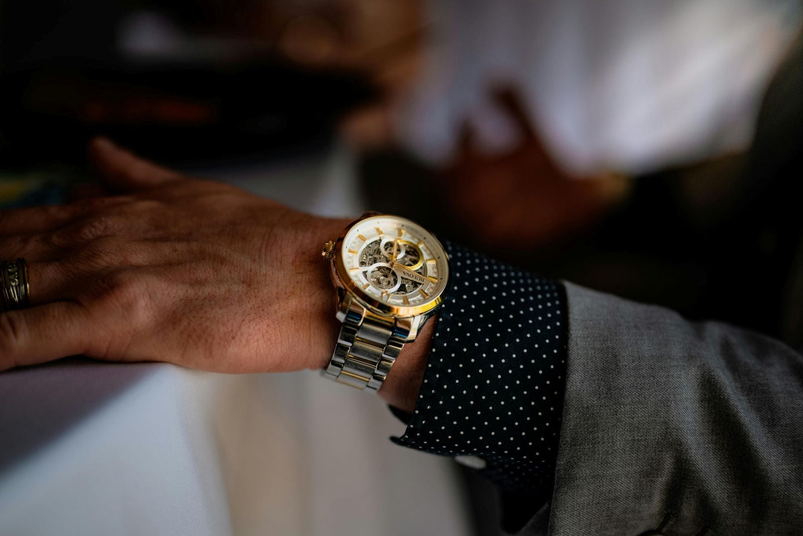Statement Watches vs Minimal Watches: What Your Style Says About You