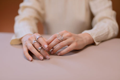 Statement Rings vs Minimalist Rings: Which Creates More Visual Impact?