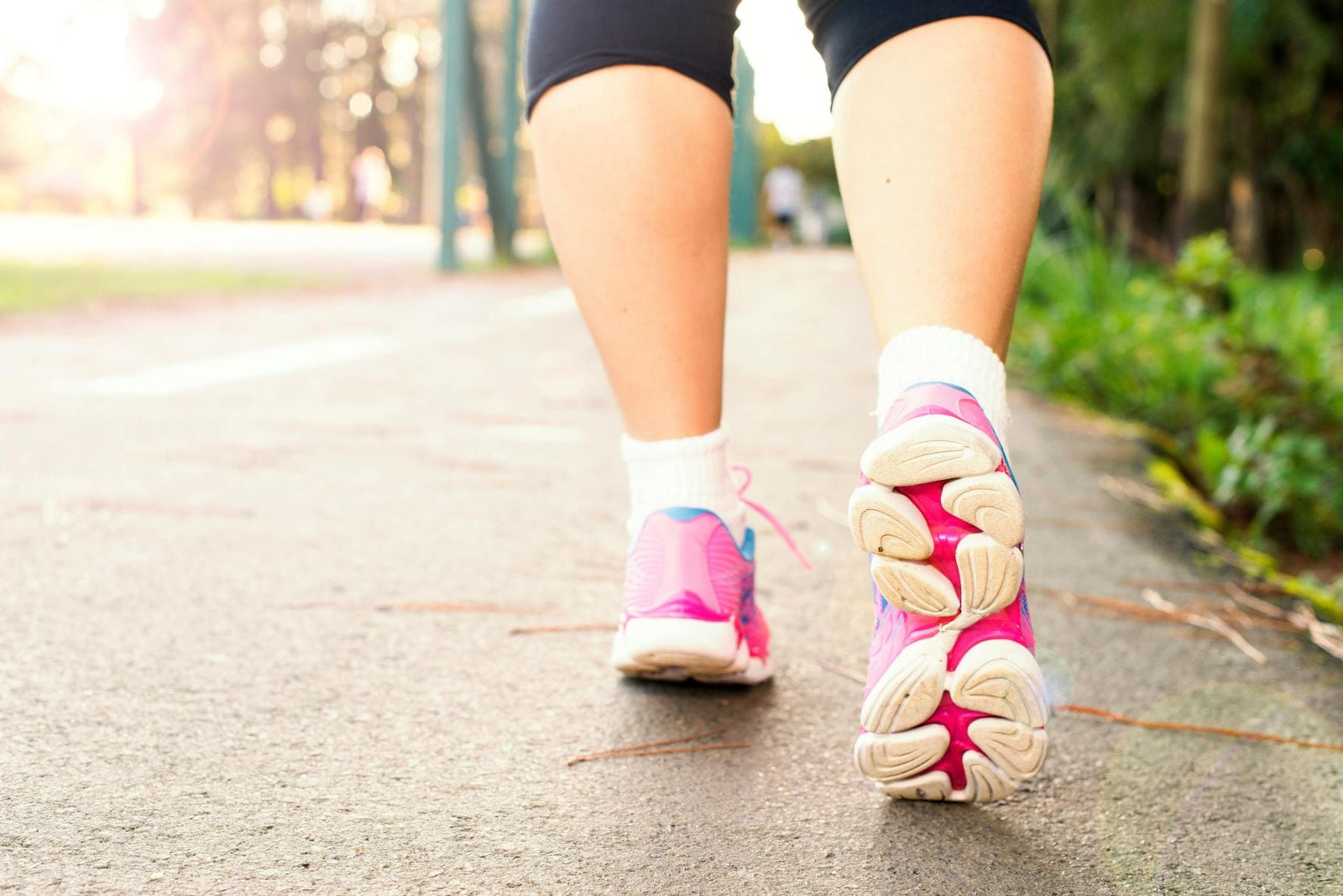 How Shoe Sole Design Affects Walking Comfort: Flat vs Cushioned vs Platform