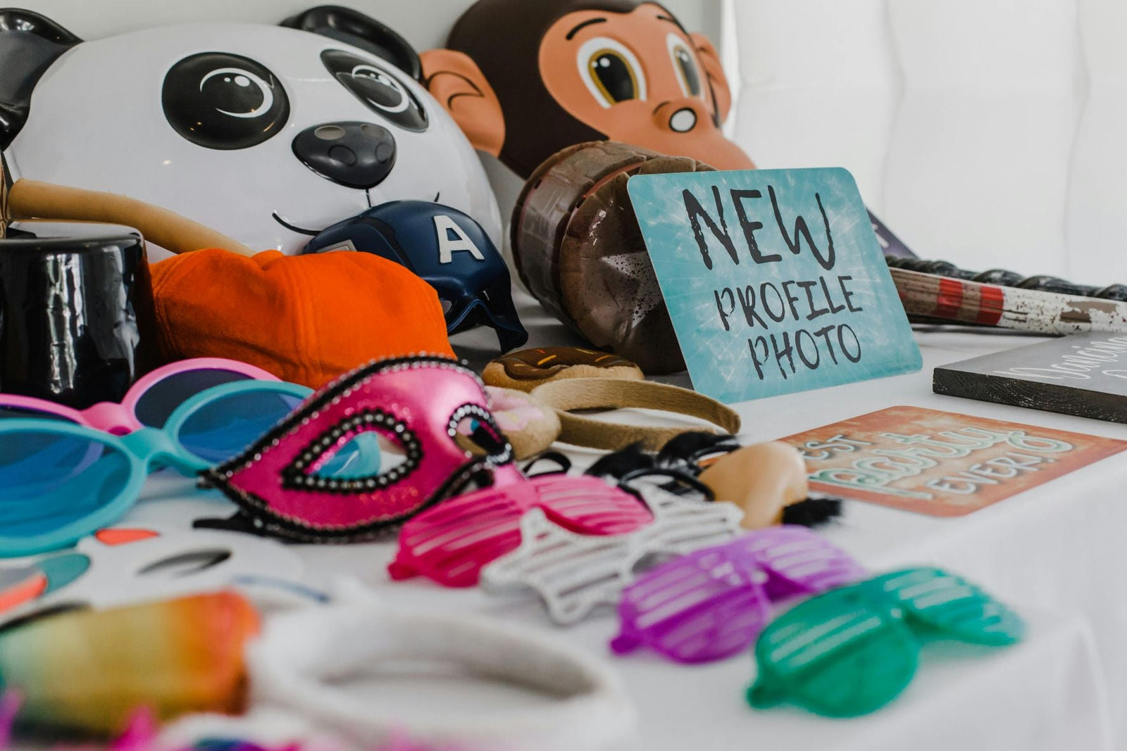 From Pool Parties to Instagram Photos: How Summer Accessories Became Content Props
