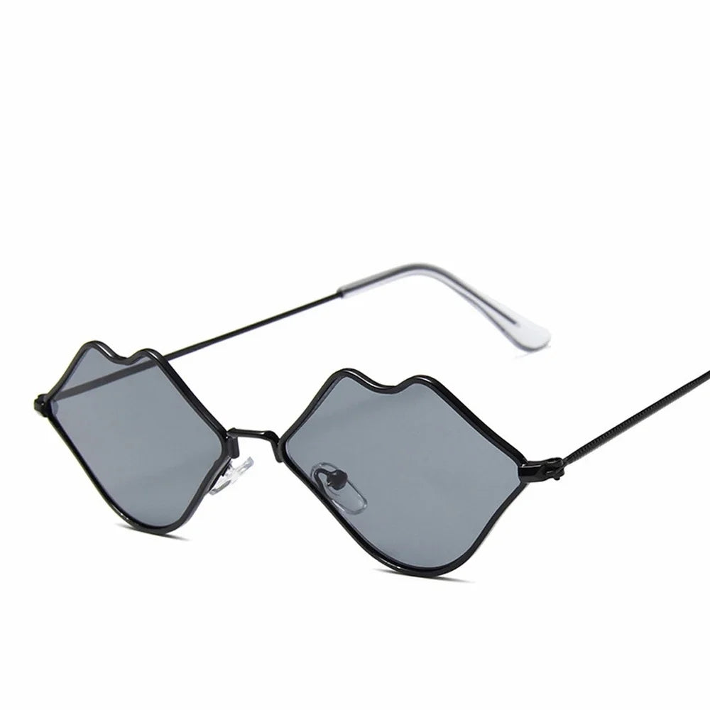 Schicke Cat-Eye-Sonnenbrille mit roten Lippen für Damen